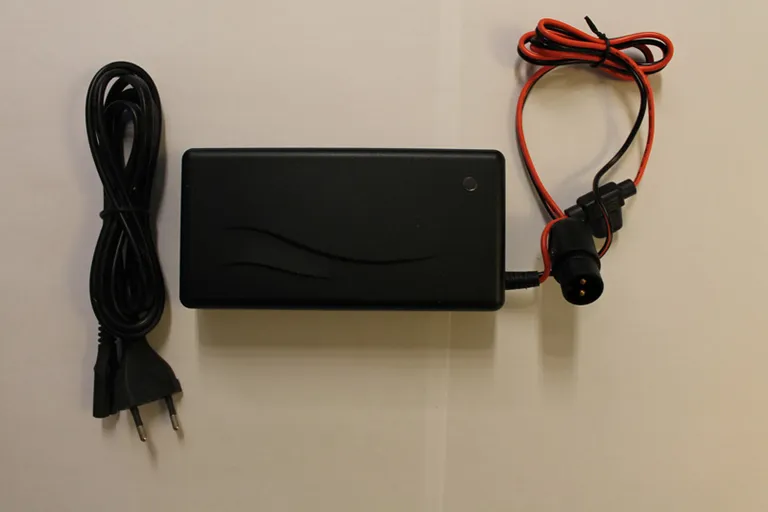 KISTEHÅNDTERINGSVOGN, BATTERILADER 24V