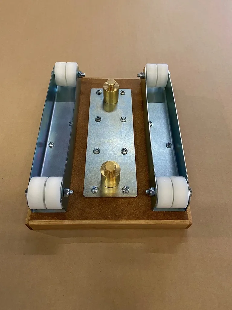 KISTETRALLE M/ STYRESKINNE