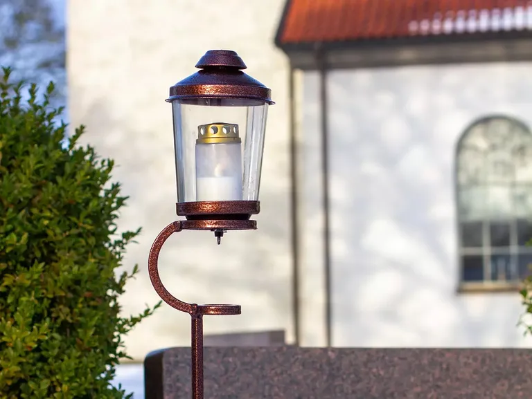 Gravlykt "Staffan" (Tilhørende til lyktstolpe Värna)